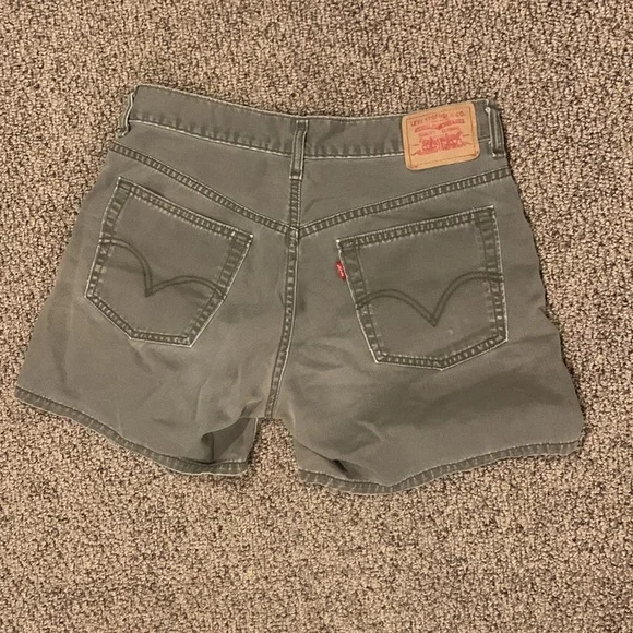 Levi’s Mom Jean Shorts - Picture 3 of 8